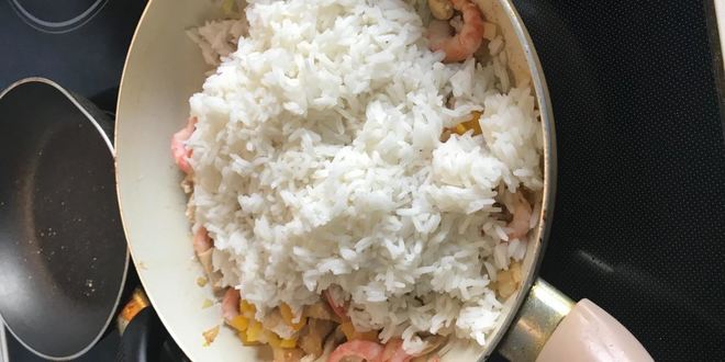 Рецепт рис по-тайски с курицей креветками и кешью