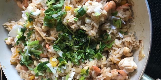 Рецепт рис по-тайски с курицей креветками и кешью