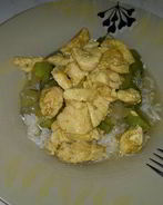 Рис с курицей в стиле карри и овощи на пару