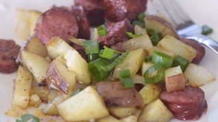 Рецепт Жареная картошка с охотничьими колбасками