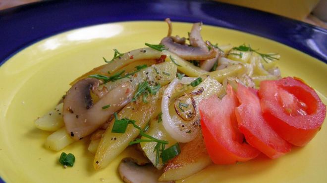 Рецепт Жареная картошка с шампиньонами и луком