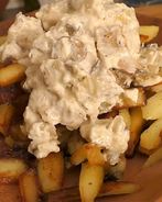 Жареная картошка с вешенками на сковороде