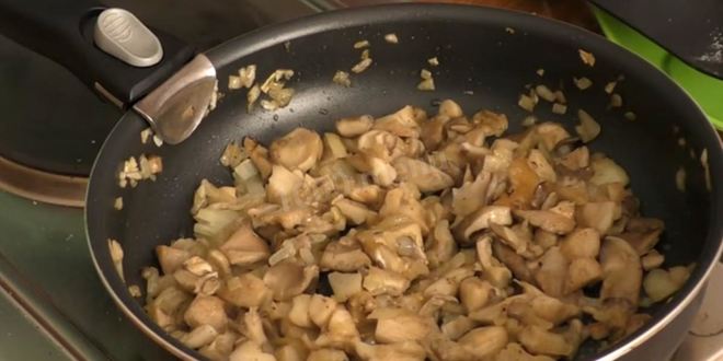 Рецепт жареная картошка с вешенками на сковороде