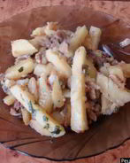 Жареная в масле картошка с луком и грибами