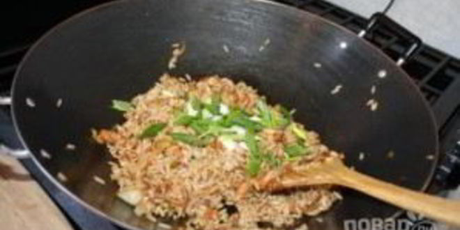 Рецепт жареный рис с креветками и овощами