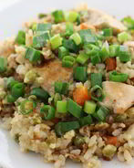 Жареный рис с курицей