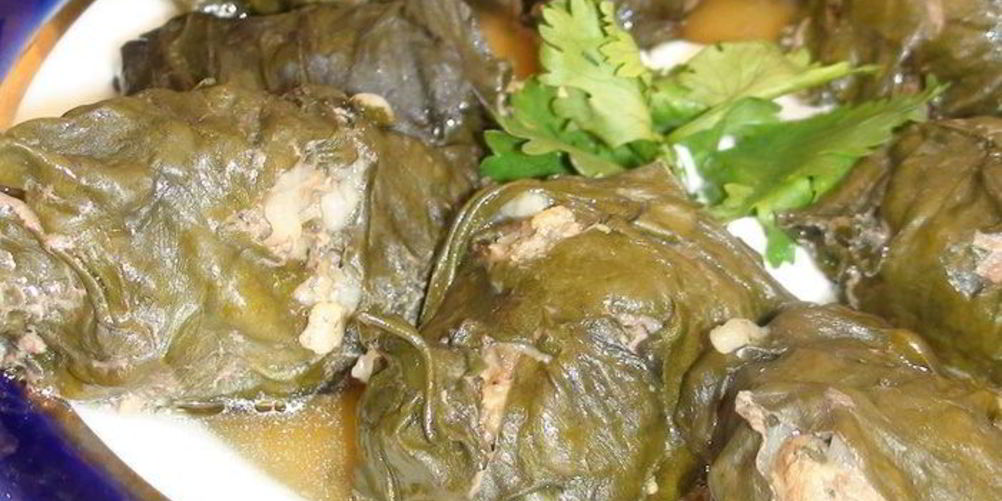 Как приготовить голубцы в свекольной ботве