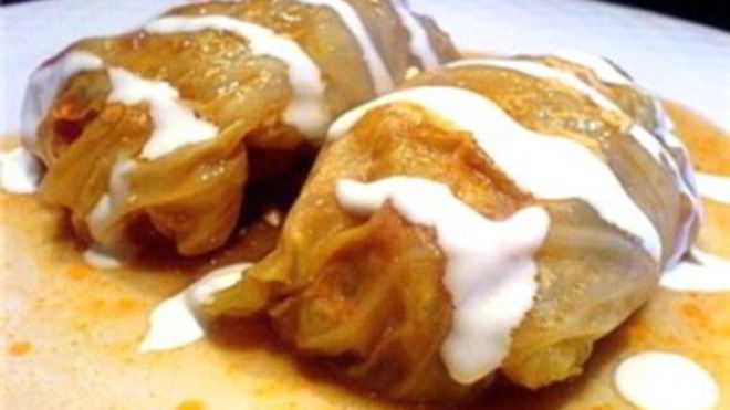 Рецепт Голубцы в вине по-татарски со сметанным соусом