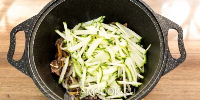 Рецепт гречневая лапша с говядиной и овощами