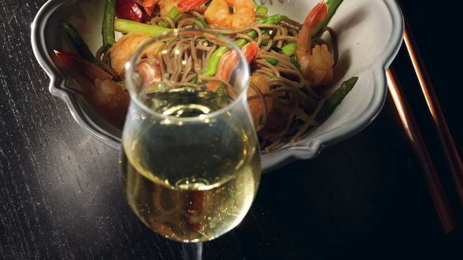 Рецепт Гречневая лапша с креветками и зеленой спаржей