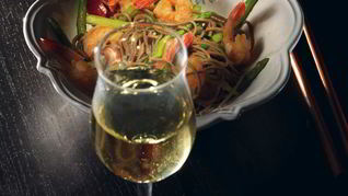 Рецепт Гречневая лапша с креветками и зеленой спаржей