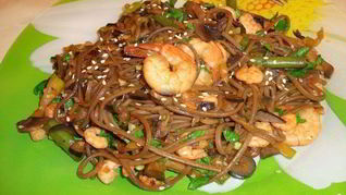 Рецепт Гречневая лапша с овощами и креветками