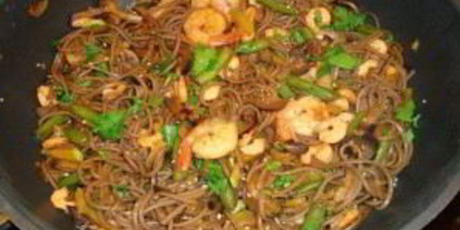 Рецепт гречневая лапша с овощами и креветками