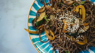 Рецепт Гречневая лапша с овощами