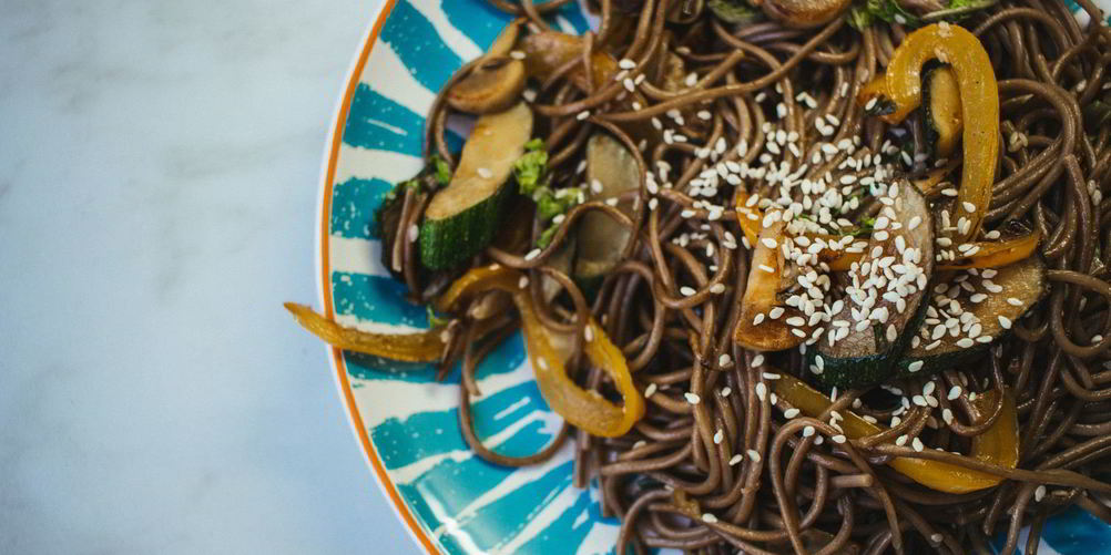 Как приготовить гречневая лапша с овощами