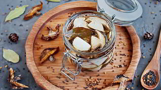 Рецепт Белые грибы в маринаде с пажитником и горчицей