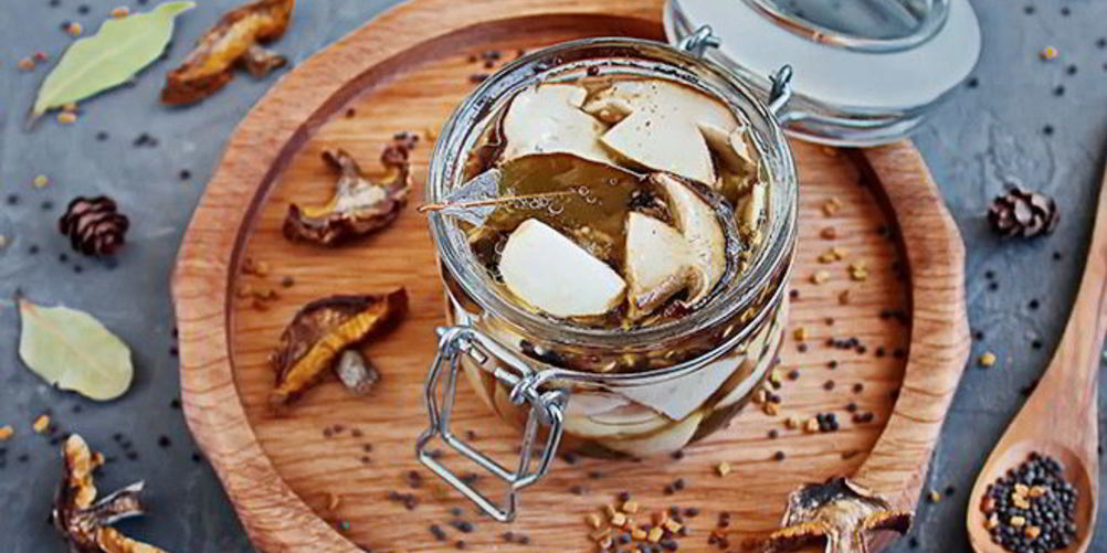 Как приготовить белые грибы в маринаде с пажитником и горчицей