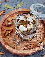 Белые грибы в маринаде с пажитником и горчицей