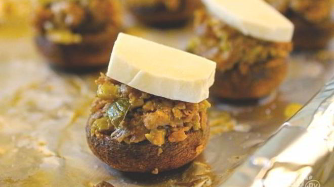 Рецепт Фаршированные грибы с оливками и орехами