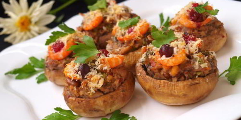Как приготовить шампиньоны фаршированные с креветками и клюквой