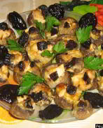 Шампиньоны с черносливом