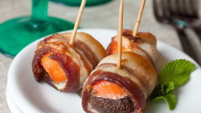 Рецепт Шампиньоны с лососем в беконе