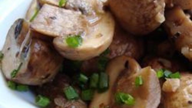 Рецепт Шампиньоны, тушенные с белым вином и чесноком