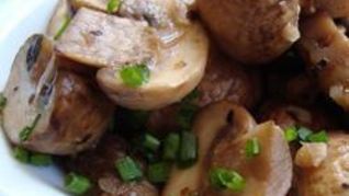 Рецепт Шампиньоны, тушенные с белым вином и чесноком