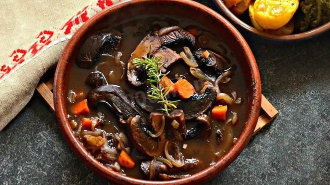 Рецепт Тушеные королевские шампиньоны с овощами