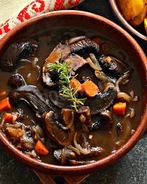 Тушеные королевские шампиньоны с овощами