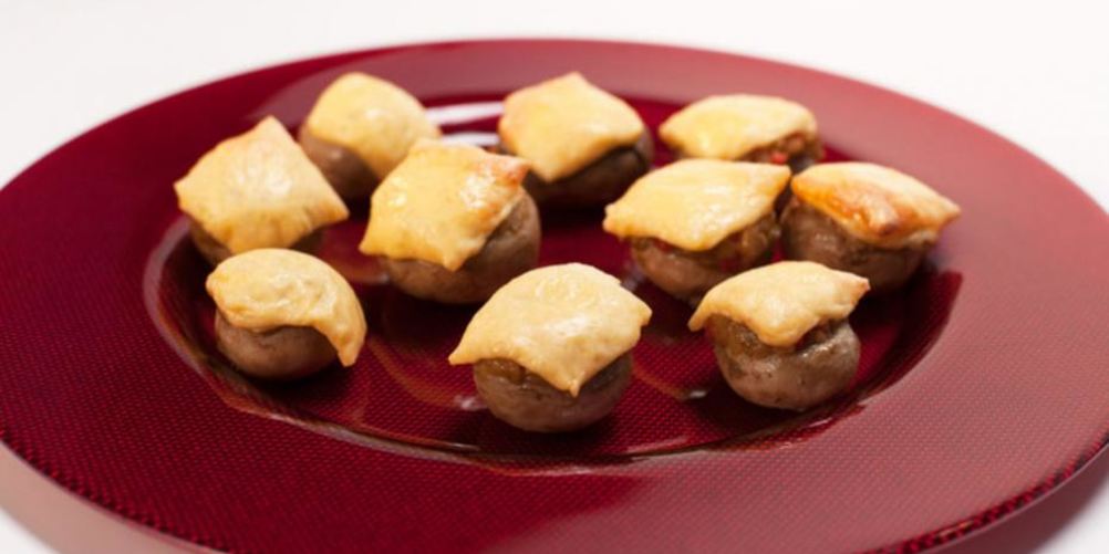 Как приготовить запеченные шампиньоны с овощной икрой