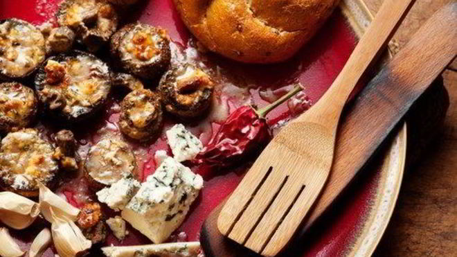 Рецепт Золотистые грибы, фаршированные сыром