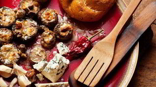 Рецепт Золотистые грибы, фаршированные сыром