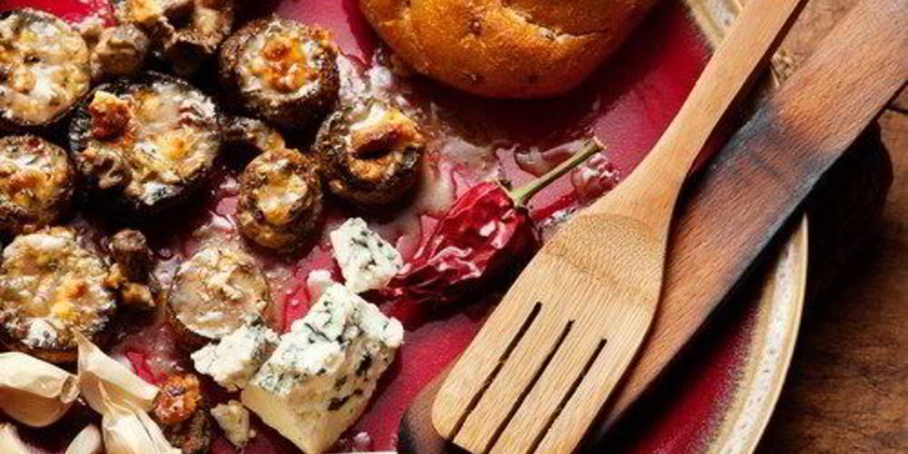 Как приготовить золотистые грибы, фаршированные сыром