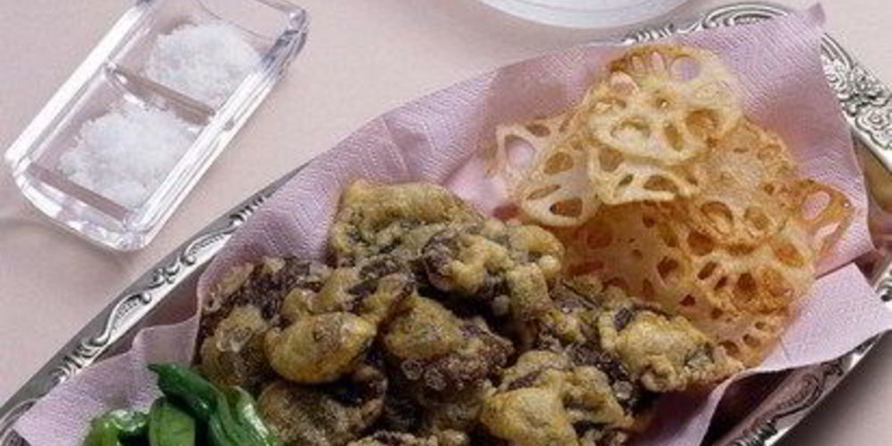 Как приготовить золотистые грибы в кляре с зеленым луком