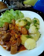 Гуляш из говядины в мультиварке