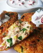 Котлетки из лосося с томатным соусом