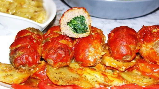 Рецепт Котлеты с начинкой из шпината под томатным соусом