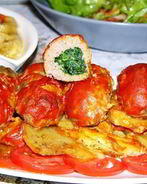 Котлеты с начинкой из шпината под томатным соусом