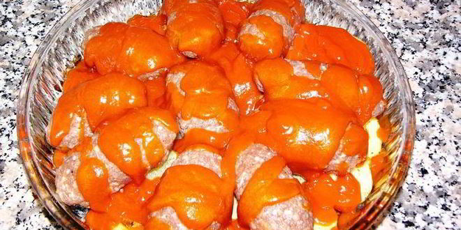 Рецепт котлет с начинкого иза шпинаты пода томатныма соусома