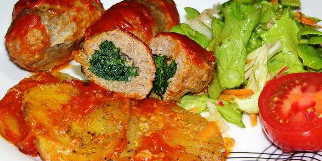 Рецепт котлет с начинкого иза шпинаты пода томатныма соусома