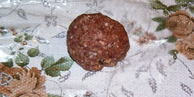 Рецепт котлет с начинкого иза шпинаты пода томатныма соусома