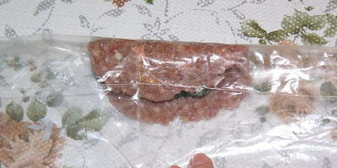 Рецепт котлет с начинкого иза шпинаты пода томатныма соусома