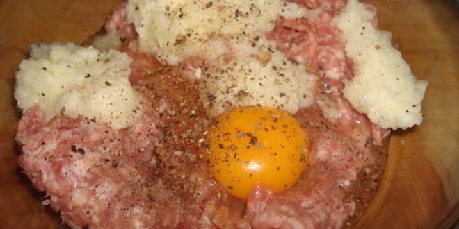 Рецепт котлеты с розмарином в беконе