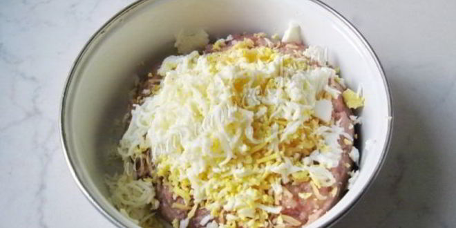 Рецепт котлеты с сыром и отварным яйцом