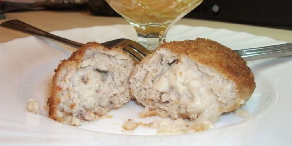 Как приготовить куриная котлета с начинкой из молочно-грибного соуса