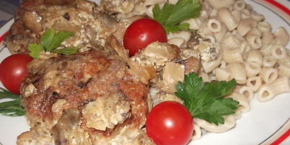 Как приготовить куриные котлеты под грибным соусом