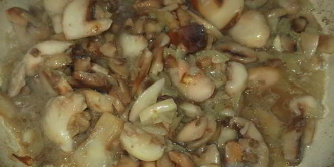 Рецепт куриные котлеты под грибным соусом