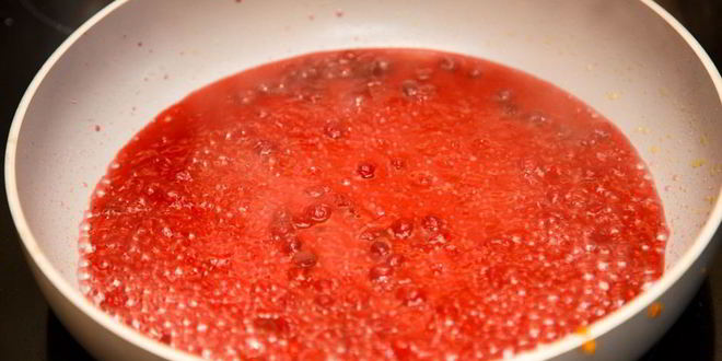 Рецепт куриные котлеты с брусничным соусом