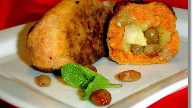 Рецепт Морковные котлеты с яблоками, курагой и изюмом
